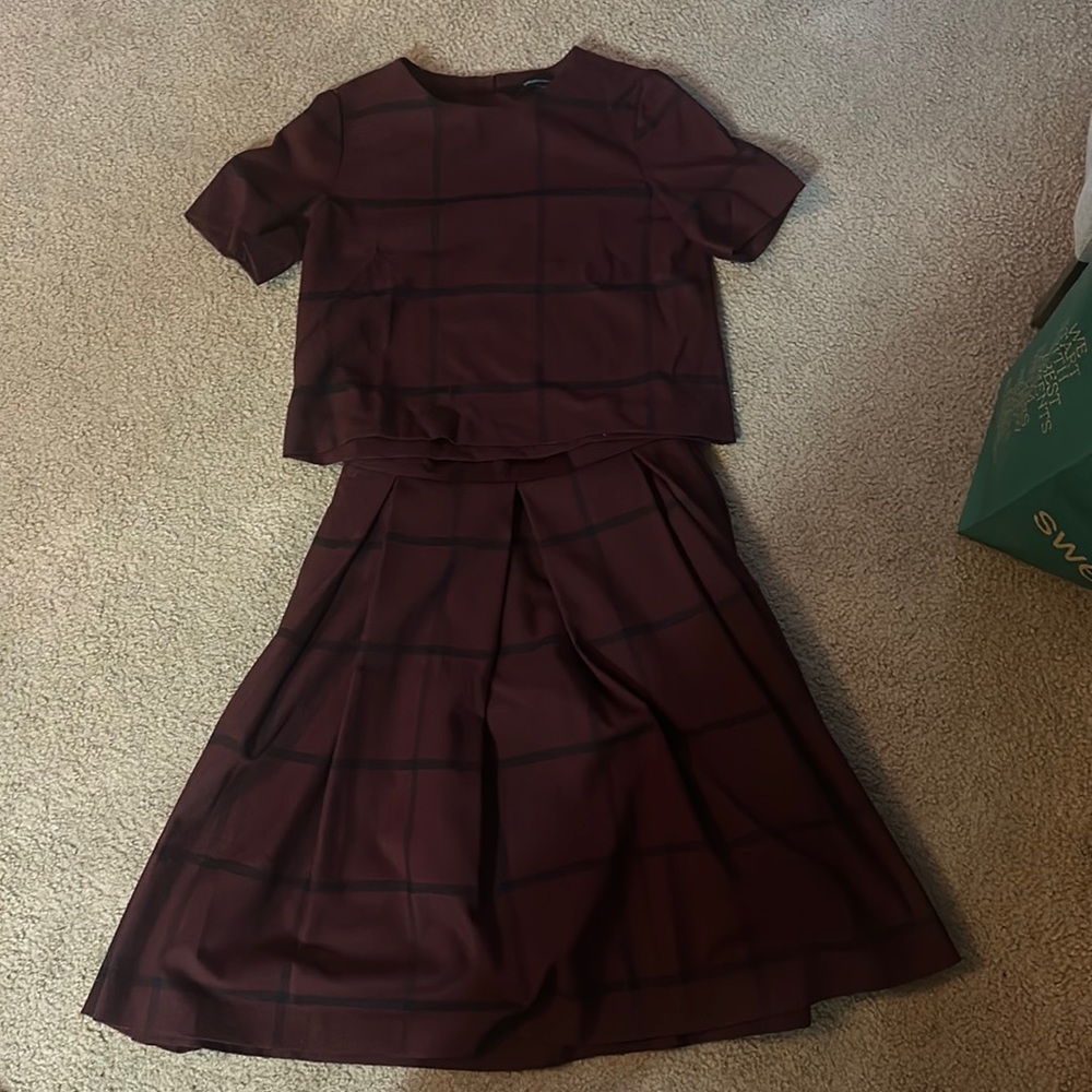 Amazing matching set! Full skirt semi cropped top!